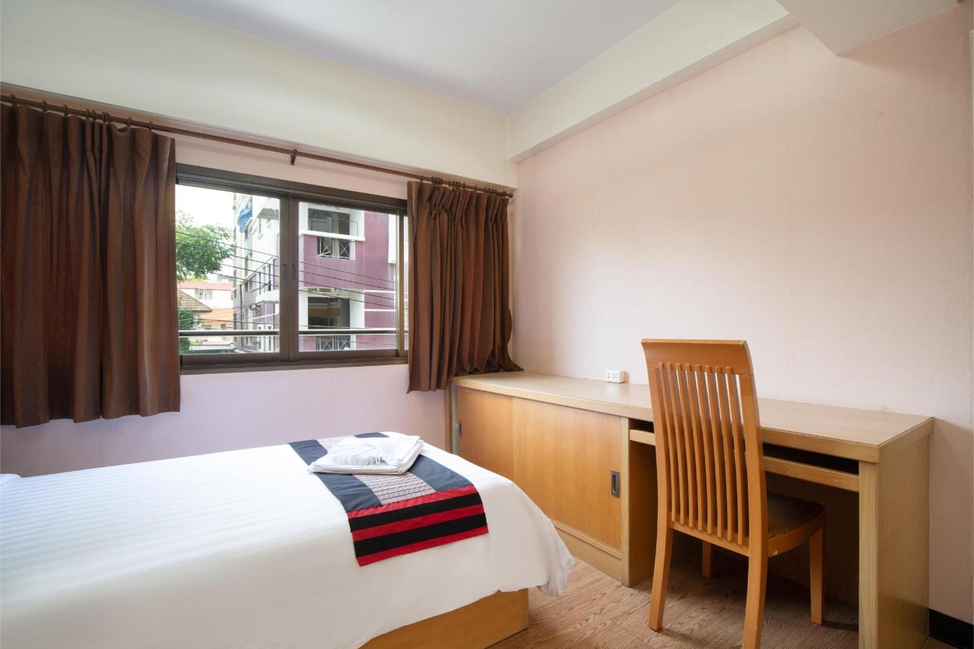 P-Park Hotel Bangkok Exterior photo